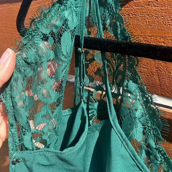 NWOT Beautiful long green lace dress!Size 10. - Picture 10 of 15